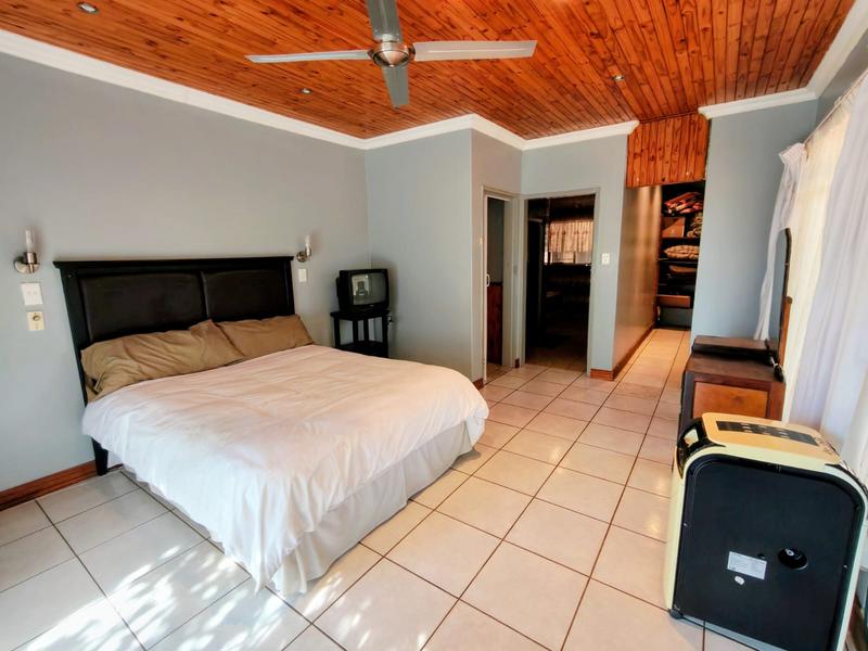 6 Bedroom Property for Sale in Rooihuiskraal Gauteng
