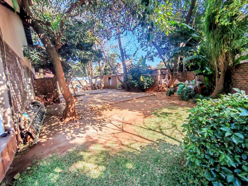 6 Bedroom Property for Sale in Rooihuiskraal Gauteng