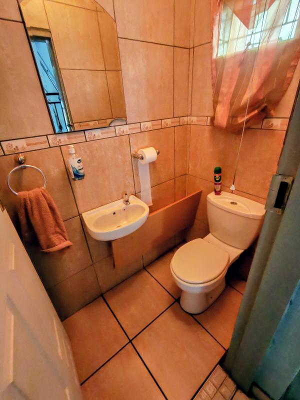 6 Bedroom Property for Sale in Rooihuiskraal Gauteng
