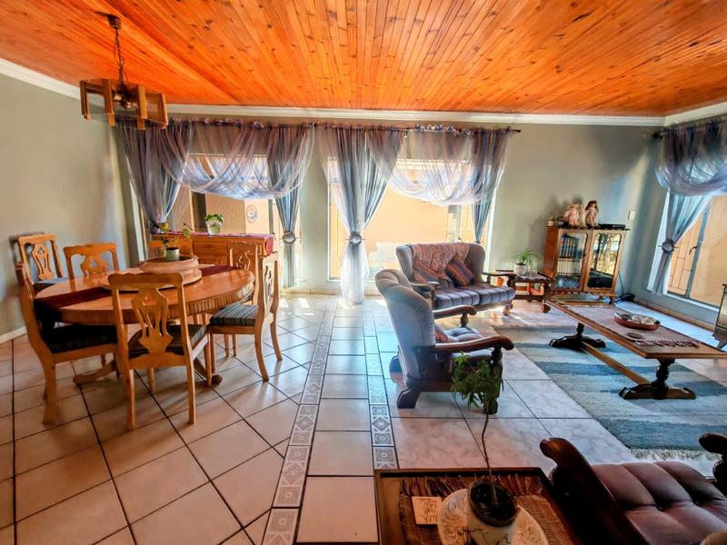 6 Bedroom Property for Sale in Rooihuiskraal Gauteng