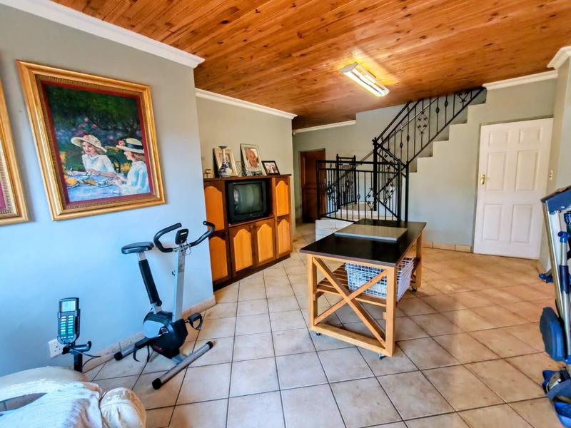 6 Bedroom Property for Sale in Rooihuiskraal Gauteng