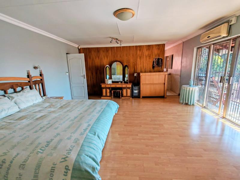 6 Bedroom Property for Sale in Rooihuiskraal Gauteng