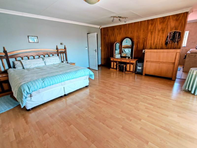6 Bedroom Property for Sale in Rooihuiskraal Gauteng