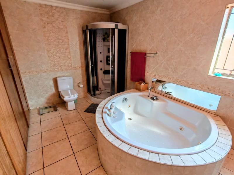 6 Bedroom Property for Sale in Rooihuiskraal Gauteng