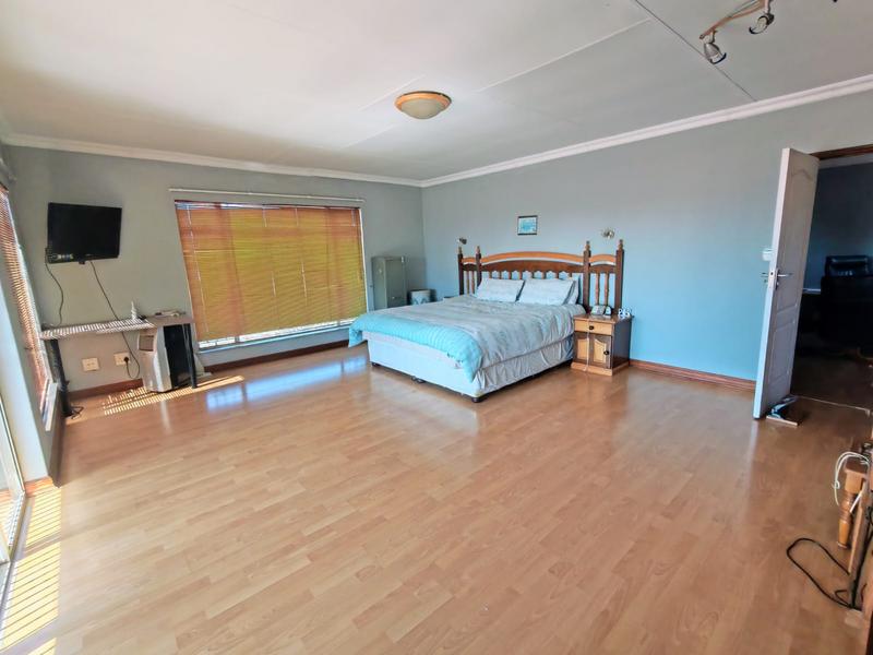 6 Bedroom Property for Sale in Rooihuiskraal Gauteng