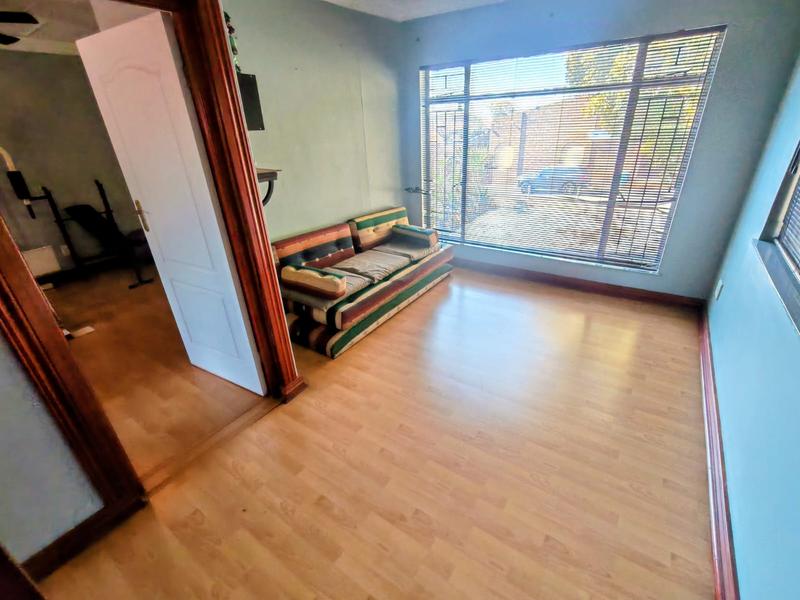 6 Bedroom Property for Sale in Rooihuiskraal Gauteng