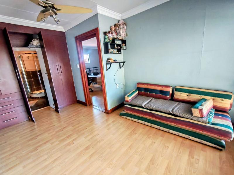 6 Bedroom Property for Sale in Rooihuiskraal Gauteng