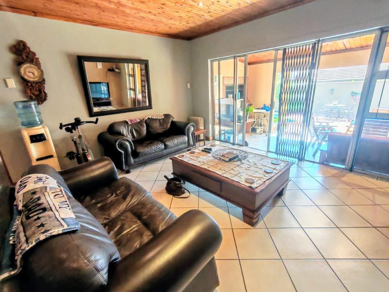 6 Bedroom Property for Sale in Rooihuiskraal Gauteng
