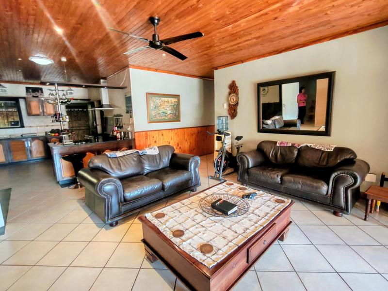 6 Bedroom Property for Sale in Rooihuiskraal Gauteng