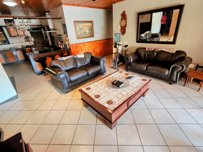 6 Bedroom Property for Sale in Rooihuiskraal Gauteng