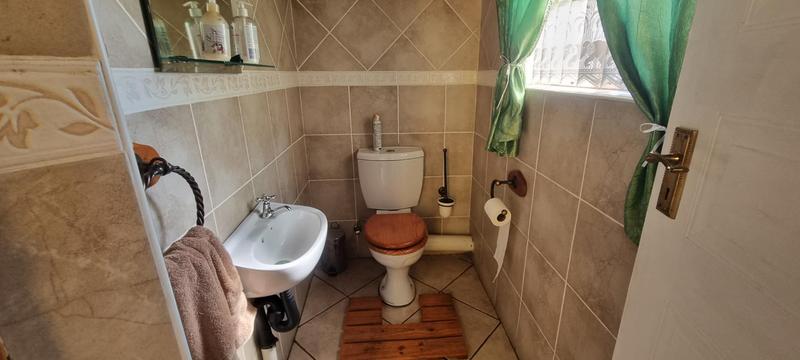 6 Bedroom Property for Sale in Rooihuiskraal Gauteng