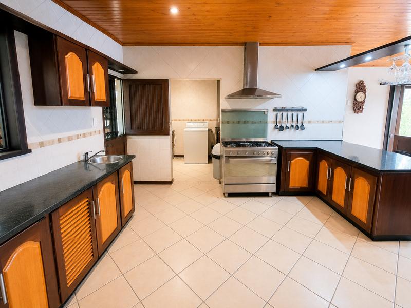 6 Bedroom Property for Sale in Rooihuiskraal Gauteng