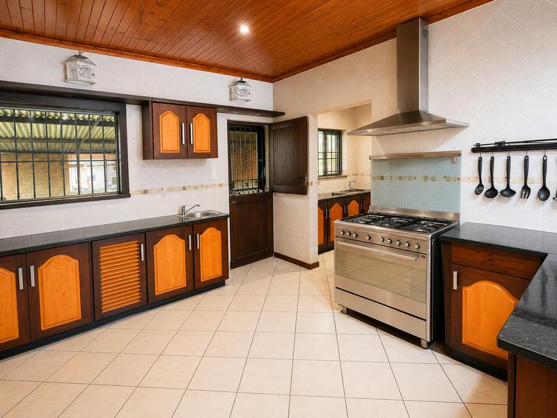 6 Bedroom Property for Sale in Rooihuiskraal Gauteng