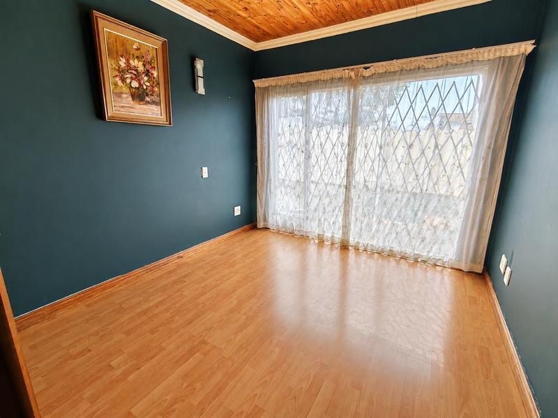 6 Bedroom Property for Sale in Rooihuiskraal Gauteng