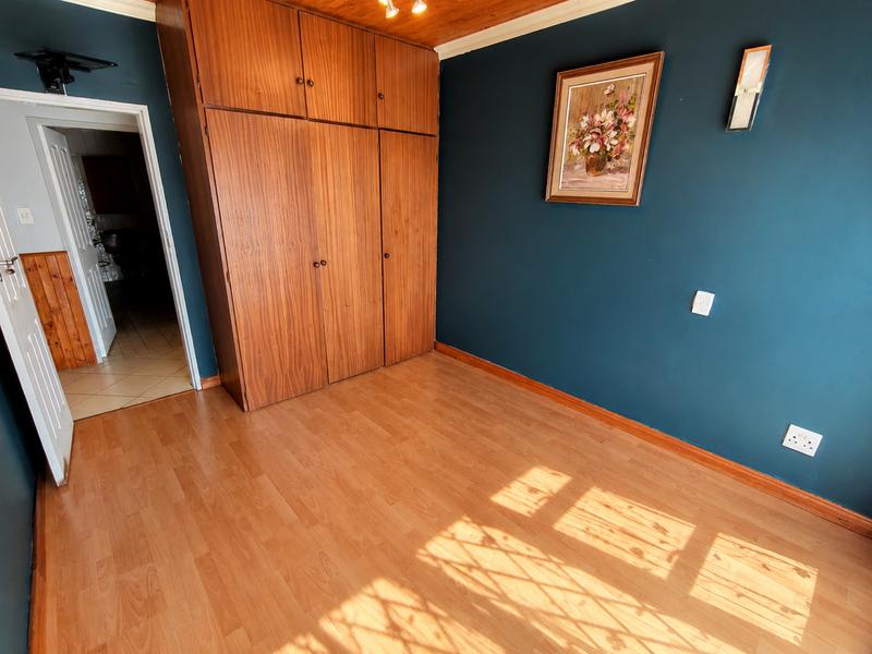 6 Bedroom Property for Sale in Rooihuiskraal Gauteng
