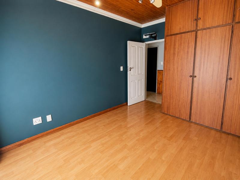 6 Bedroom Property for Sale in Rooihuiskraal Gauteng