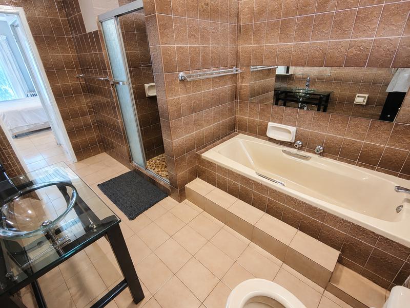 6 Bedroom Property for Sale in Rooihuiskraal Gauteng