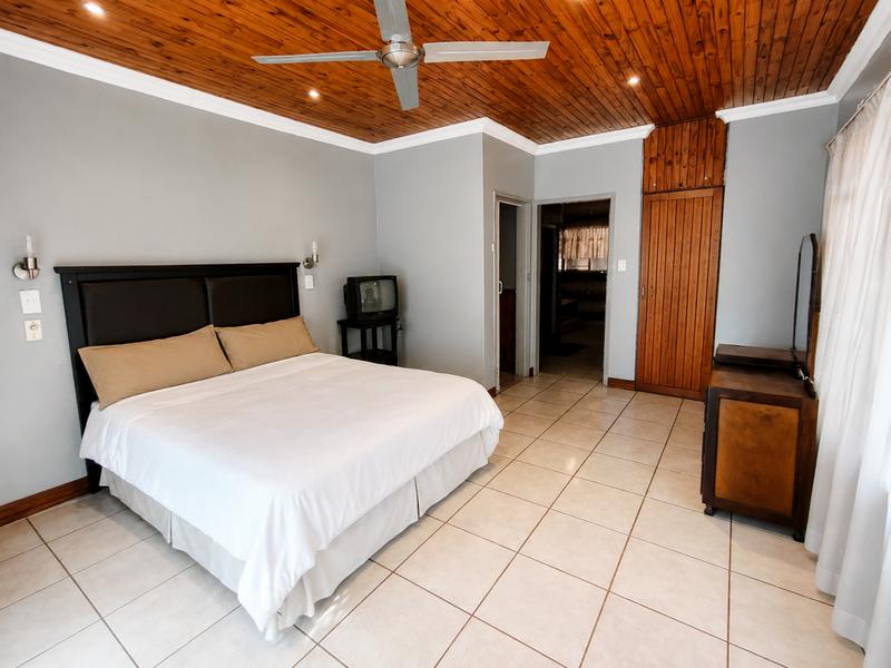 6 Bedroom Property for Sale in Rooihuiskraal Gauteng