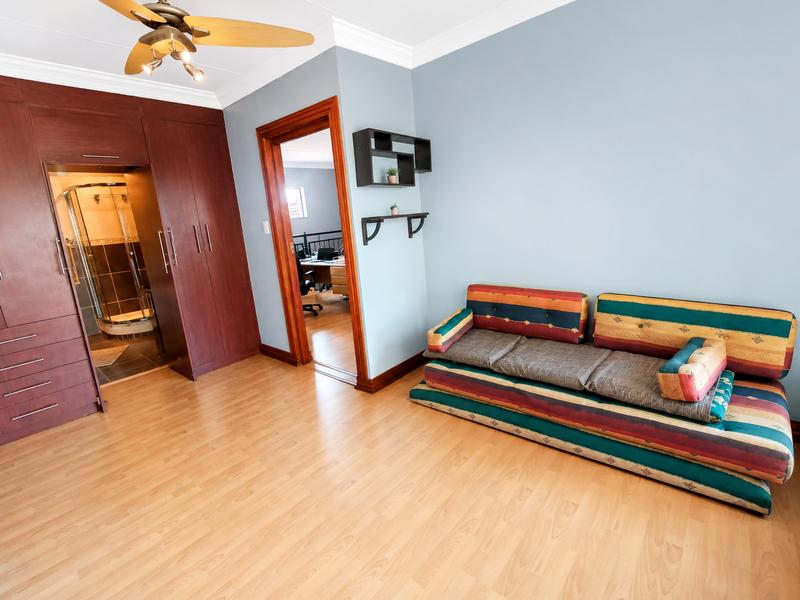 6 Bedroom Property for Sale in Rooihuiskraal Gauteng