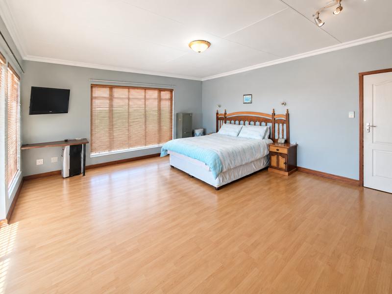 6 Bedroom Property for Sale in Rooihuiskraal Gauteng