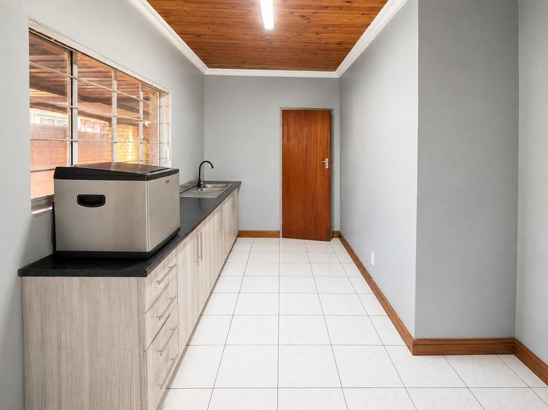 6 Bedroom Property for Sale in Rooihuiskraal Gauteng