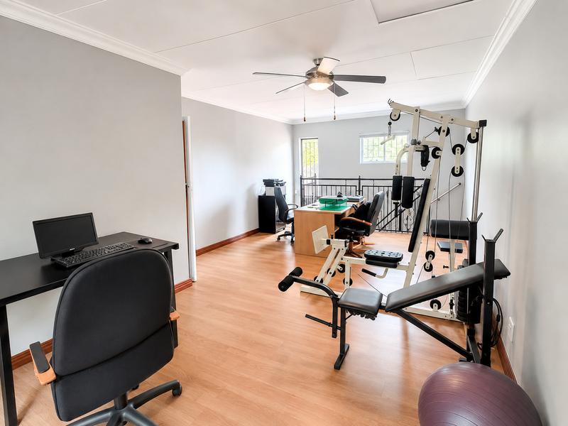 6 Bedroom Property for Sale in Rooihuiskraal Gauteng