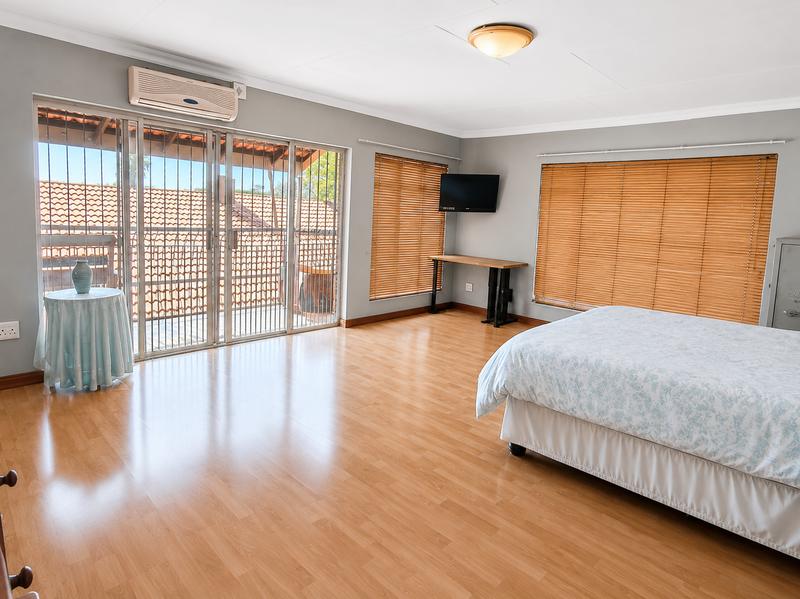 6 Bedroom Property for Sale in Rooihuiskraal Gauteng