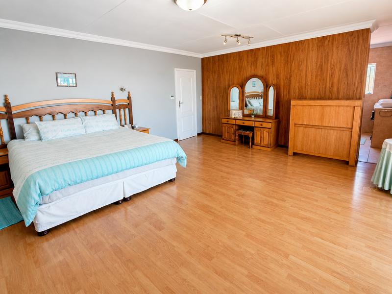 6 Bedroom Property for Sale in Rooihuiskraal Gauteng