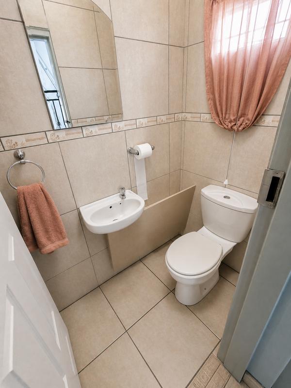 6 Bedroom Property for Sale in Rooihuiskraal Gauteng