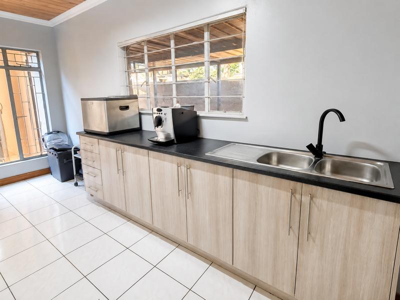 6 Bedroom Property for Sale in Rooihuiskraal Gauteng