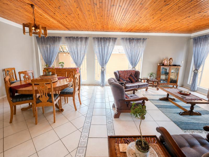 6 Bedroom Property for Sale in Rooihuiskraal Gauteng