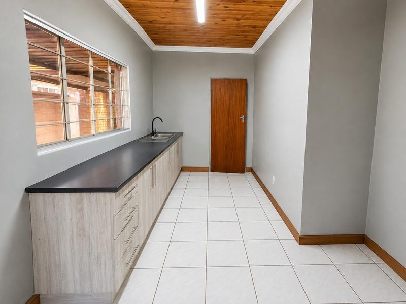 6 Bedroom Property for Sale in Rooihuiskraal Gauteng