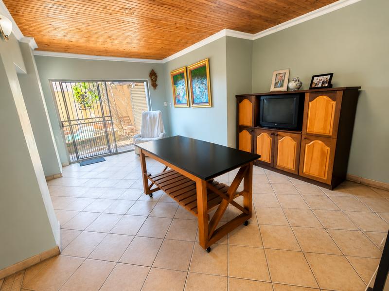 6 Bedroom Property for Sale in Rooihuiskraal Gauteng