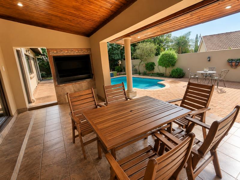 6 Bedroom Property for Sale in Rooihuiskraal Gauteng
