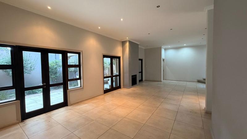 To Let 5 Bedroom Property for Rent in Sandown Gauteng