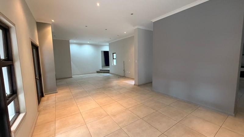 To Let 5 Bedroom Property for Rent in Sandown Gauteng