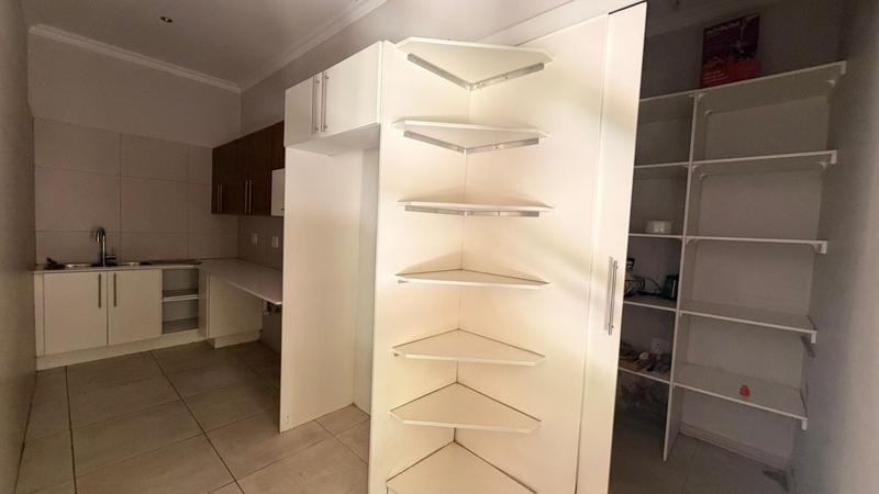 To Let 5 Bedroom Property for Rent in Sandown Gauteng