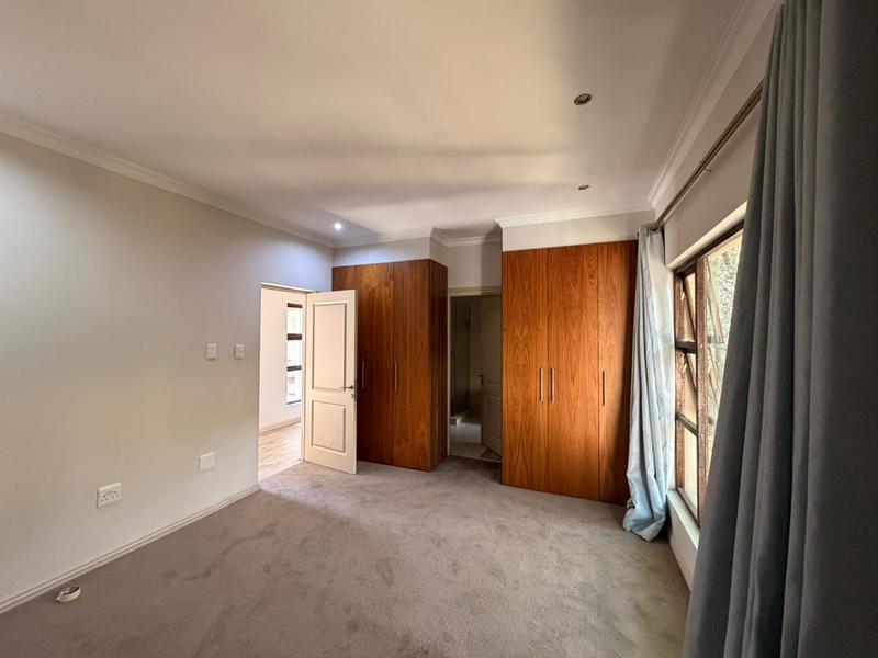To Let 5 Bedroom Property for Rent in Sandown Gauteng
