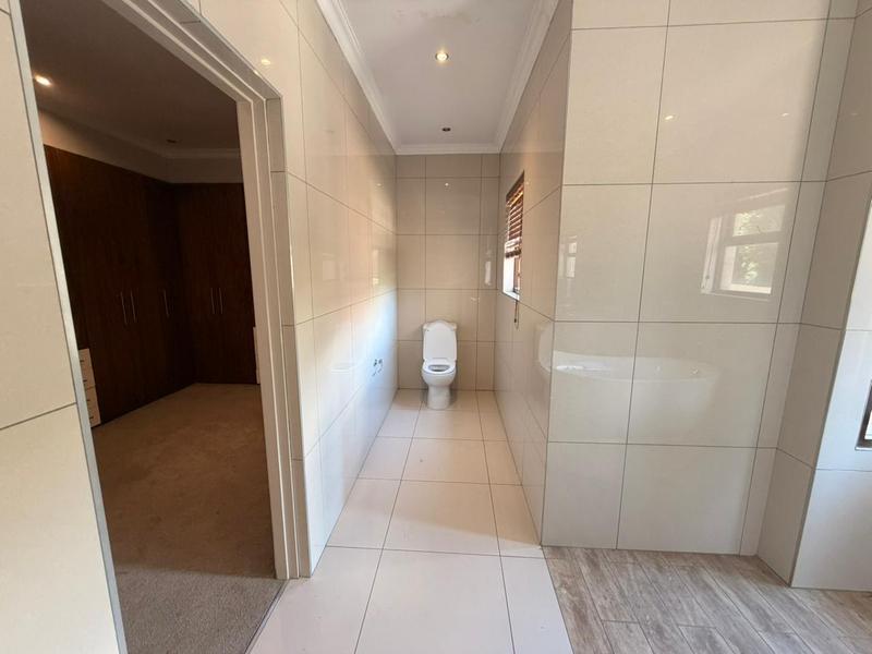 To Let 5 Bedroom Property for Rent in Sandown Gauteng