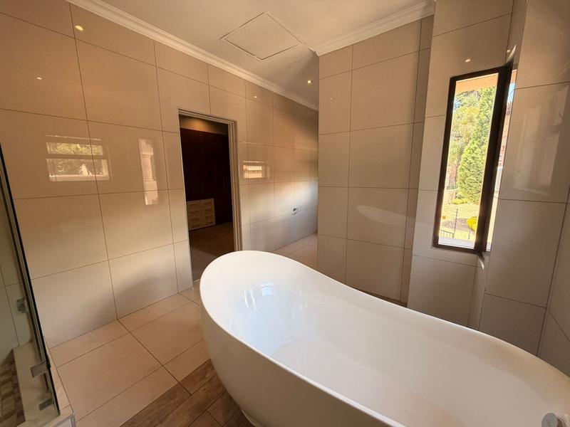 To Let 5 Bedroom Property for Rent in Sandown Gauteng