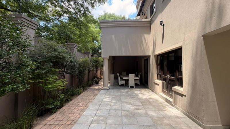 To Let 5 Bedroom Property for Rent in Sandown Gauteng