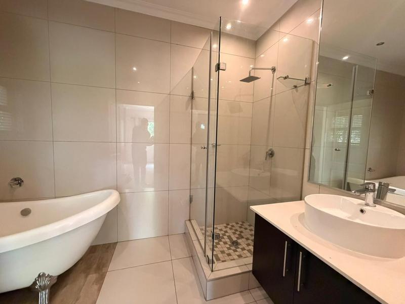 To Let 5 Bedroom Property for Rent in Sandown Gauteng