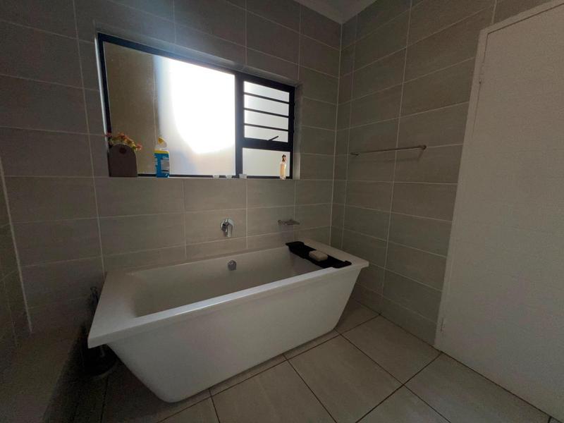 To Let 3 Bedroom Property for Rent in Waterfall Gauteng