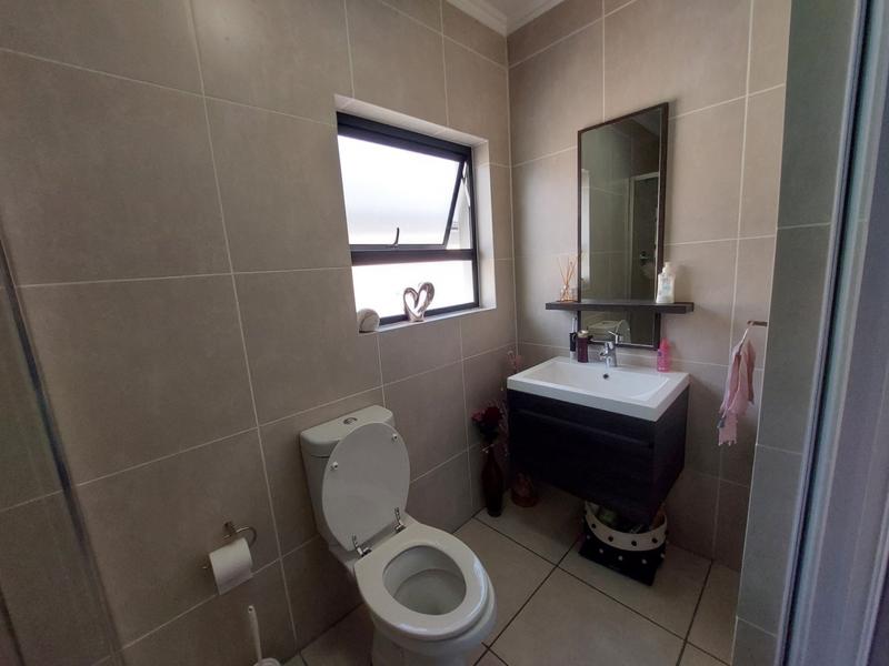 1 Bedroom Property for Sale in Bryanston Gauteng