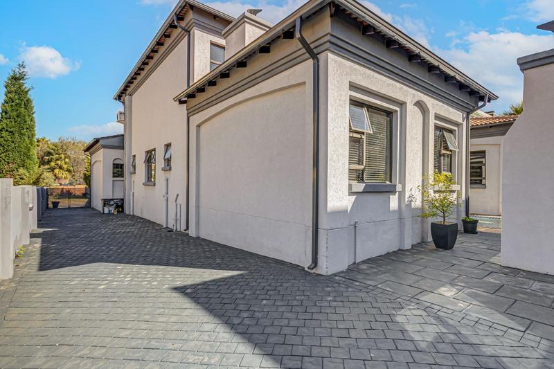 5 Bedroom Property for Sale in Blue Valley Golf Estate Gauteng