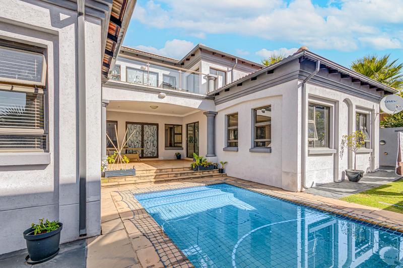 5 Bedroom Property for Sale in Blue Valley Golf Estate Gauteng