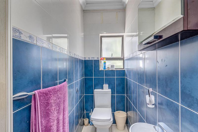 5 Bedroom Property for Sale in Blue Valley Golf Estate Gauteng