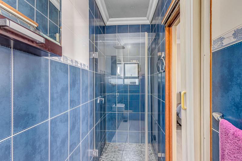 5 Bedroom Property for Sale in Blue Valley Golf Estate Gauteng