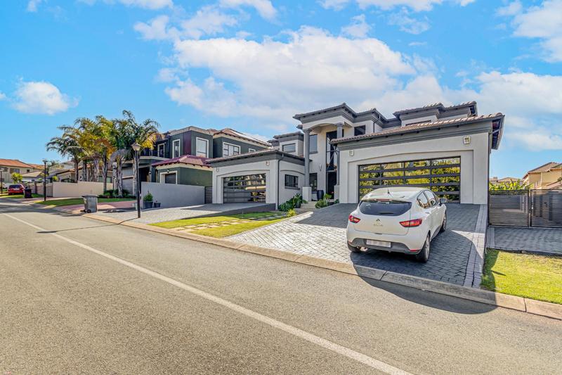 5 Bedroom Property for Sale in Blue Valley Golf Estate Gauteng