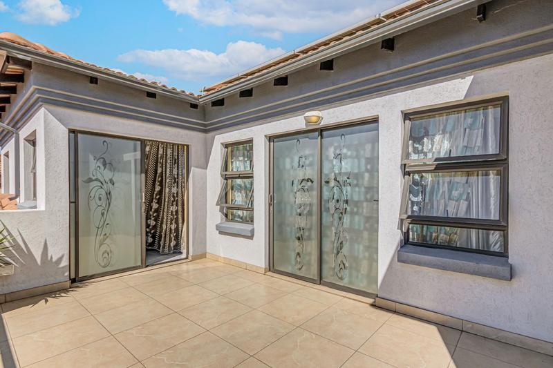 5 Bedroom Property for Sale in Blue Valley Golf Estate Gauteng